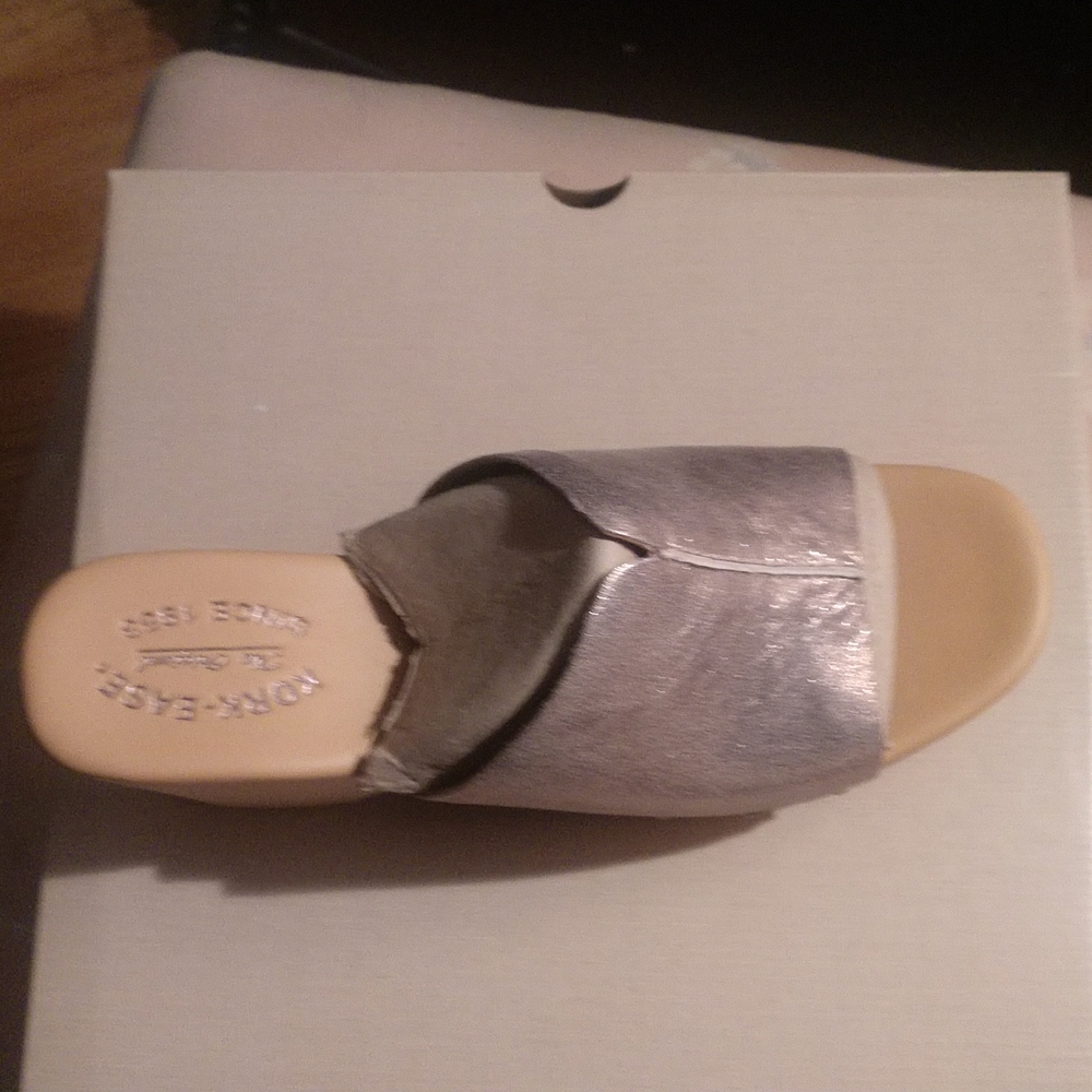 New Kork-Ease Soft Gold size 10